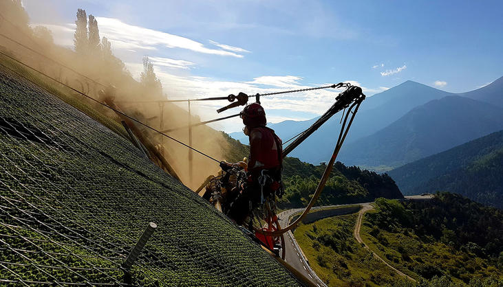Des montagnards sur le fil