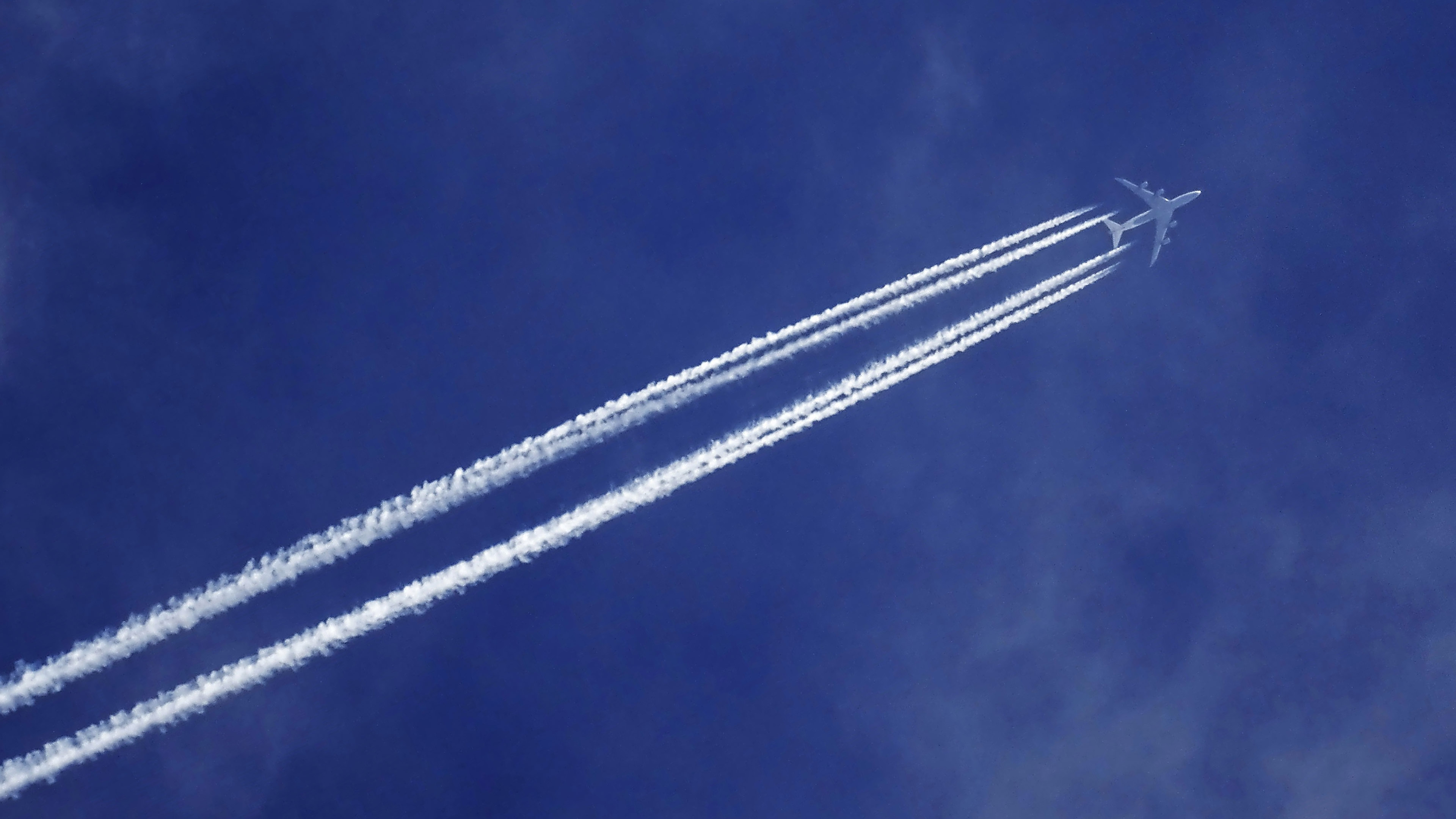 Avion dans le ciel