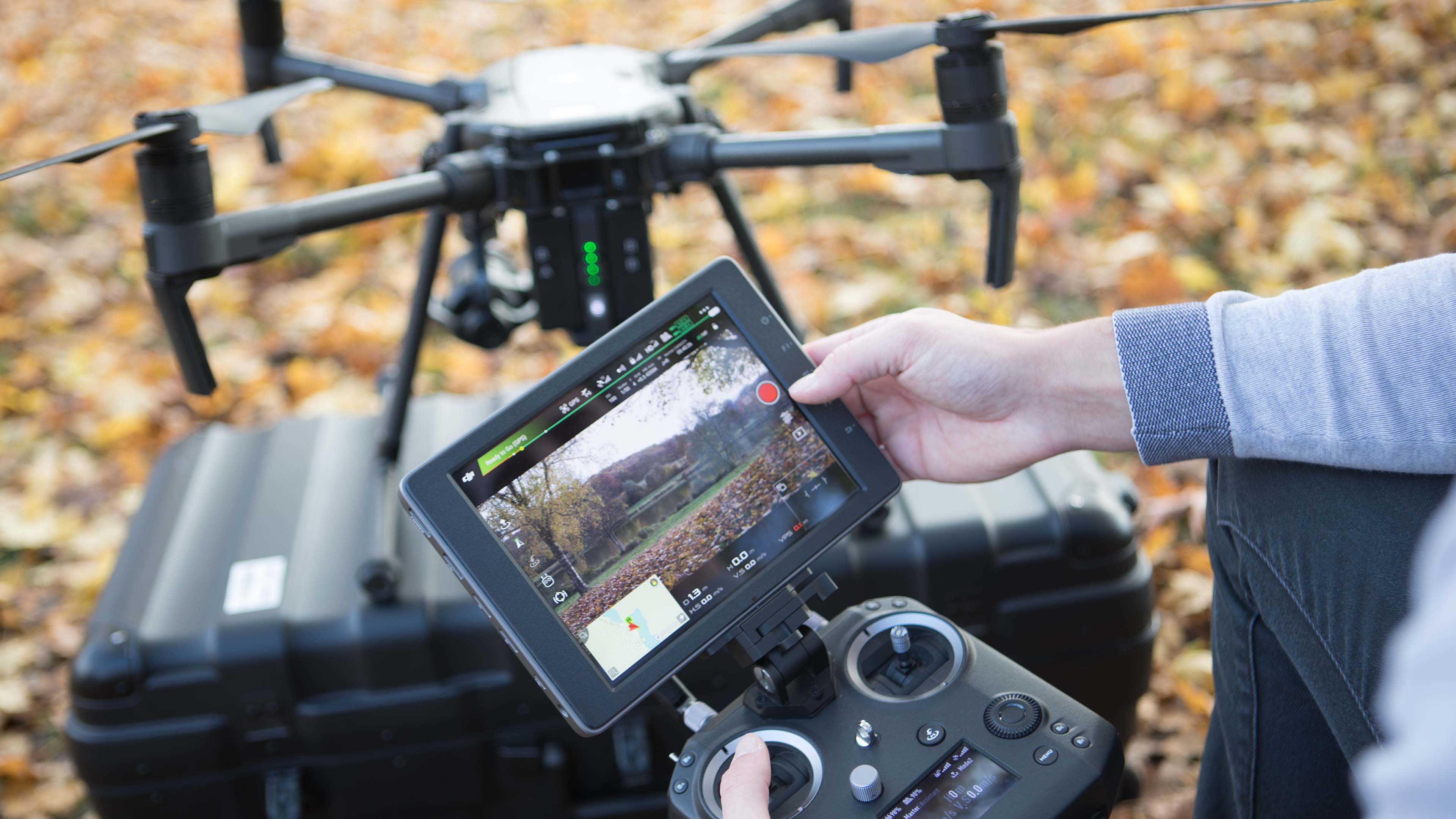 Gros plan sur télécommande de drone