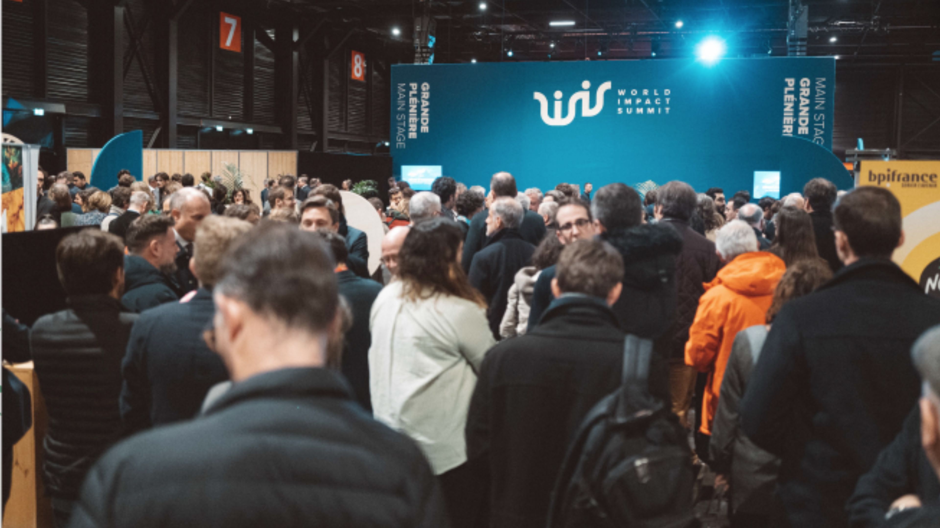 foule dans le salon