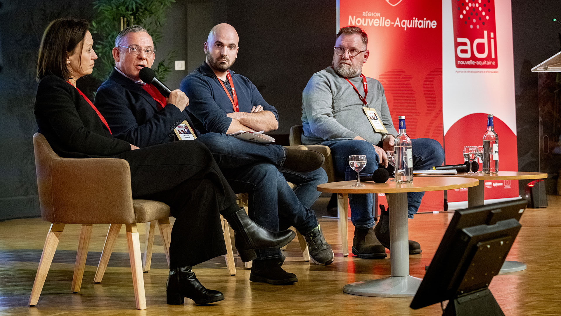 Table ronde sur estrade