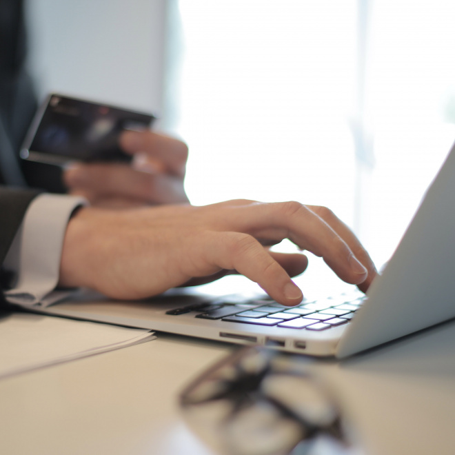 Commerçants, artisans, producteurs : un accès à la vente en ligne facilité